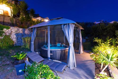 Beachfront house with hot tubRastici, Ciovo - 18478