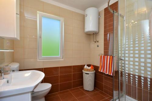 Beachfront house with hot tubRastici, Ciovo - 18478