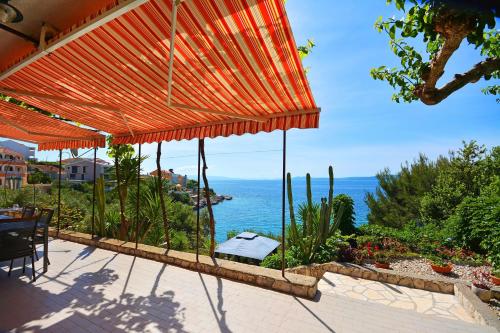 Beachfront house with hot tubRastici, Ciovo - 18478