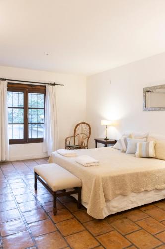 a white bedroom with a large bed and a window at Las Moras Hotel in San Lorenzo