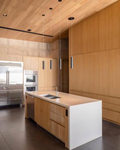 a kitchen with a sink and a refrigerator at Villa Coral in Nacascolo