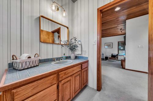 Fotografie z fotogalerie ubytování Talmont Pines 4BR Retreat with HOA Beach Access v destinaci Tahoe City
