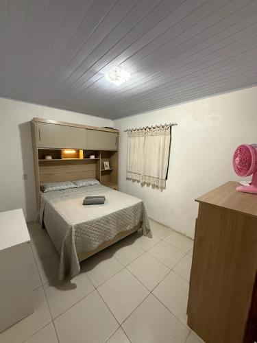 Katil atau katil-katil dalam bilik di Casa em Pinhal com piscina e lareira