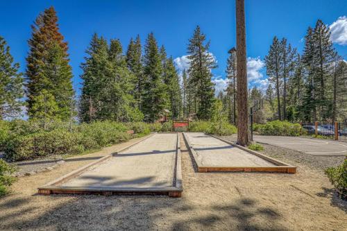 Fotografie z fotogalerie ubytování Talmont Pines 4BR Retreat with HOA Beach Access v destinaci Tahoe City