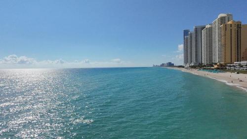 A block from Miami's fan Zone photo 14