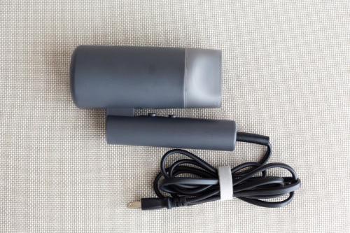 a light with a cord hooked up to a charger at The Hana-Koganei Retreat & Home Stay in Kodaira