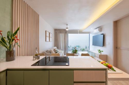 a kitchen and living room with a large window at Monne departamento de lujo en Mérida, Planta baja in Mérida