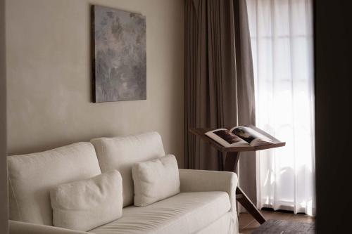 a living room with a white couch and a window at Seven Letters · Zhanyue Hotel in Xijiang