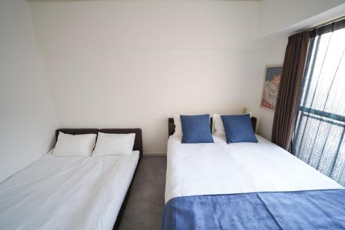 Una cama o camas en una habitación de Encounter Tenjin506