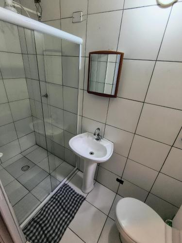 a bathroom with a sink and a shower and a toilet at Hospedaria Allecrim in Santo André