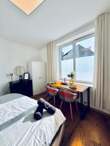 Comfortable 5BR Apartment Near Kaufpark Alterlaa