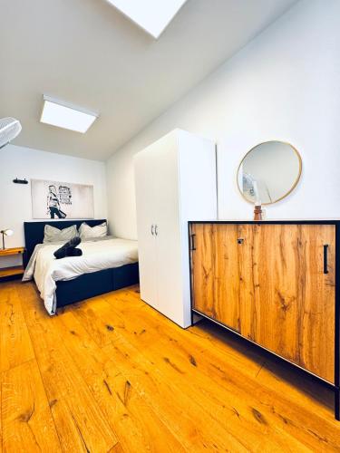 Affordable 5BR Apartment Near Kaufpark Alterlaa