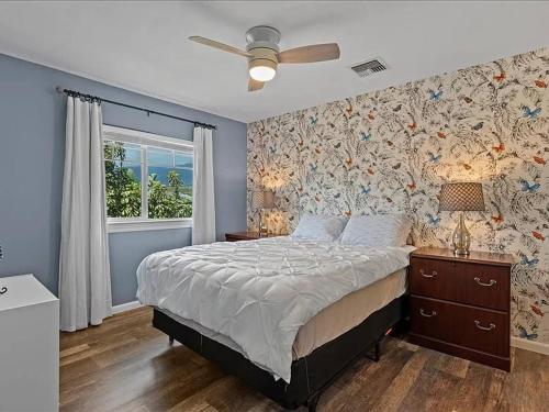 Ένα ή περισσότερα κρεβάτια σε δωμάτιο στο Kamaiki Circle Kahului Stay