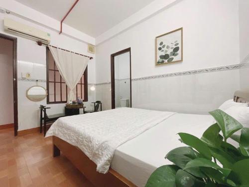 Postel nebo postele na pokoji v ubytování Anh Quân Hotel