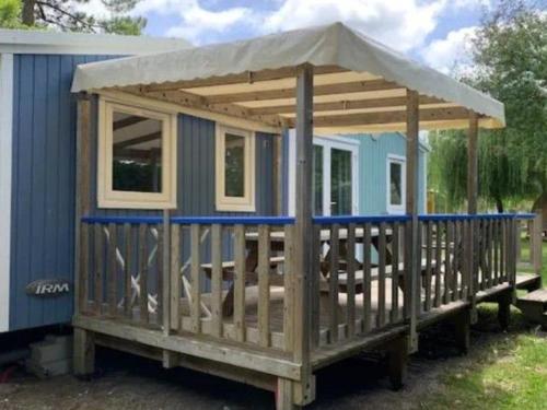 Mobil-home familial avec terrasse à Vendays-Montalivet - API-1-52-362