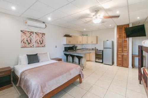Una cocina o cocineta en Bocas Condos - Quadruple Apartment