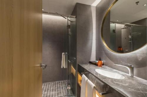 a bathroom with a sink and a mirror at Orange Hotel Beijing Zhongguancun Renmin University in Beijing