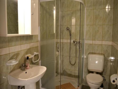 Apartment with shared swimming pool