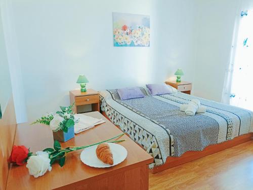 Apartment with shared swimming pool