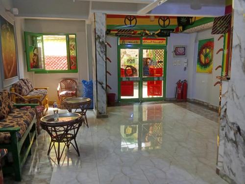 Bob Marley Peace hotel luxorにあるシーティングエリア