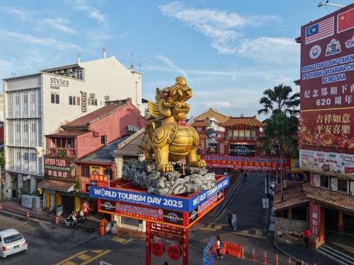a large statue on the top of a city street at Heeren Street Boutique Hotel at Jonker Walk in Melaka