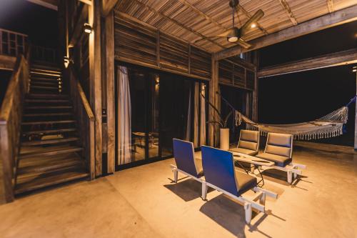 a hammock in a room with two chairs and a hammock at ITACA Ecolodge Home 