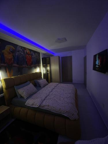 a bedroom with a bed with a purple lighting at Luxueux appart à harhoura près de la mer in Temara