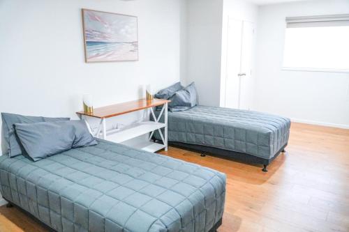 Katil atau katil-katil dalam bilik di Saints Apartment Junior Suite