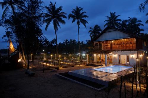 Πισίνα στο ή κοντά στο Bougainvillea Beach Home - Guruvayur - Chavakkad