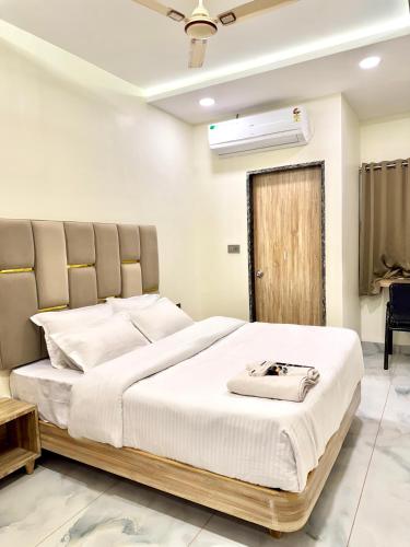 a bedroom with a large bed in a room at Hotel The Argal By Basotel, Vijay Nagar in Indore