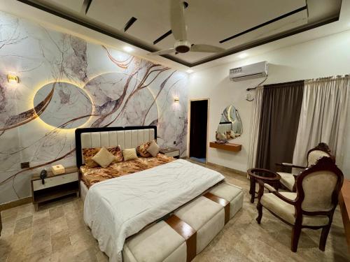 Postel nebo postele na pokoji v ubytování Meadow Suites