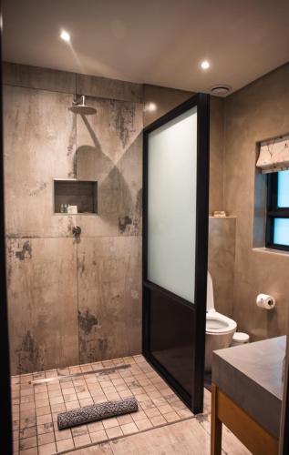 Bilik mandi di Le Petit Manoir Boutique Hotel