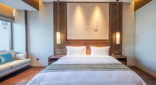 Katil atau katil-katil dalam bilik di Pingtian Bandao Hotel