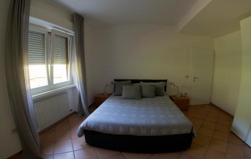 a bedroom with a bed and a large window at Appartamento i Sentieri 29c in Dro