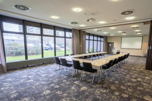 a conference room with a long table and chairs at Best Western Hotel Kaiserslautern in Kaiserslautern