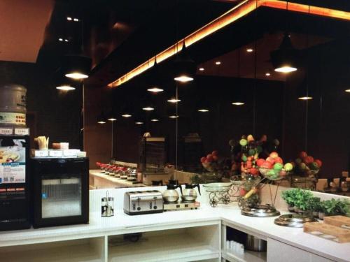 a kitchen with a counter with fruits and vegetables at Jinjiang Inn Xi'an Zhonglou North Street Metro Station in Xi'an