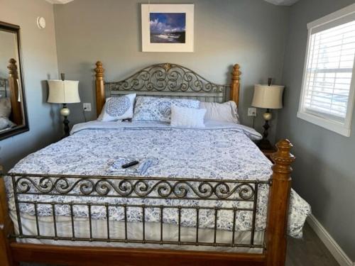 a large bed in a bedroom with two lamps at The Wild Toro The Wild West 40 Homestead in Cane Beds