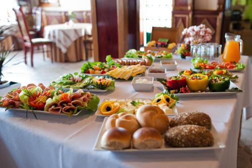 Afbeelding uit fotogalerij van Hotel Victoria in Lubowo