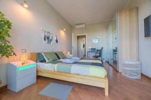 Bright & Cozy 2 bedroom Flat 50m from M4 stop