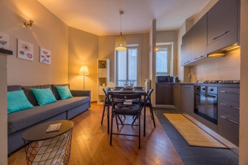 Bright & Cozy 2 bedroom Flat 50m from M4 stop