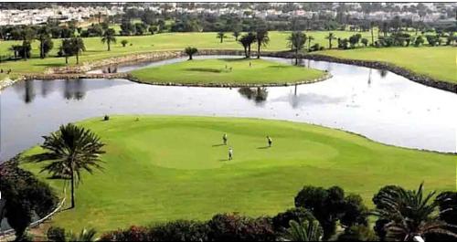 Kemudahan golf di apartmen atau berdekatan