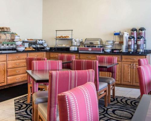 Η κουζίνα ή μικρή κουζίνα στο Quality Inn Dayton North - Vandalia