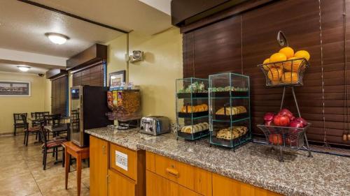a kitchen with a counter with bread and fruit at Best Western Rama Inn in Ephrata