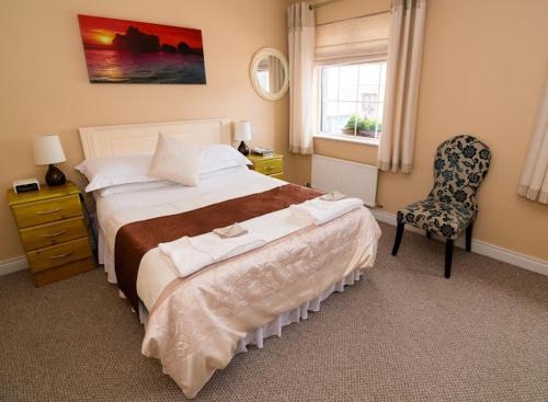 Un pat sau paturi într-o cameră la O Neills Bed and Breakfast