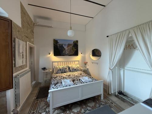 a bedroom with a white bed in a room at B&B Porta Verde in Castelbottaccio