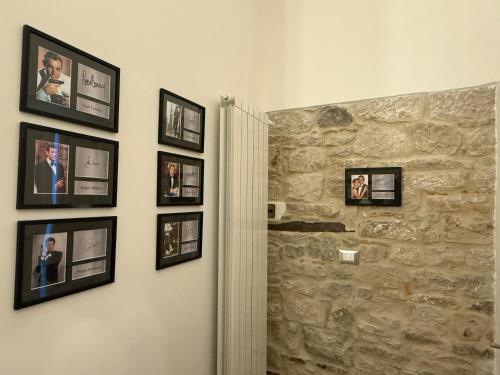 a group of pictures on a wall in a bathroom at B&B Porta Verde in Castelbottaccio