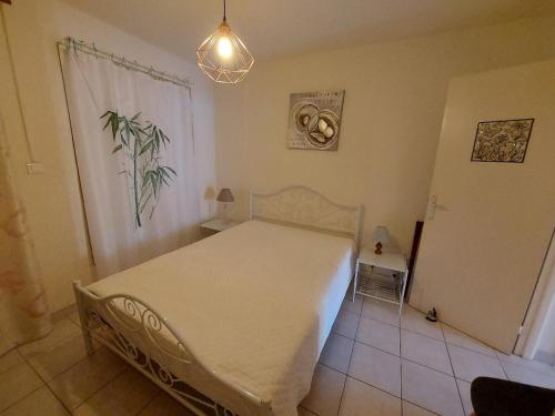 Cap d'Agde, appartement bord de mer, 50 m plage de la Roquille, climatisé et WIFI,