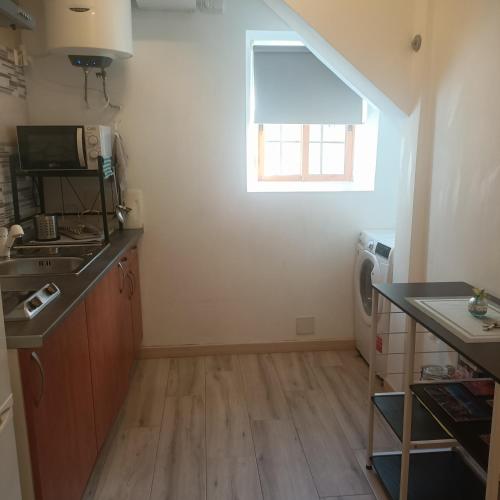 a small kitchen with a sink and a window at Cornisa Tourists Home in Toledo