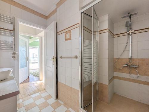 Penthouse 4BD apt near Acropolis and metro