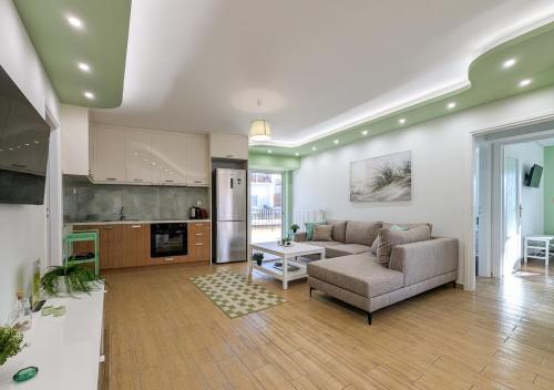 Penthouse 4BD apt near Acropolis and metro